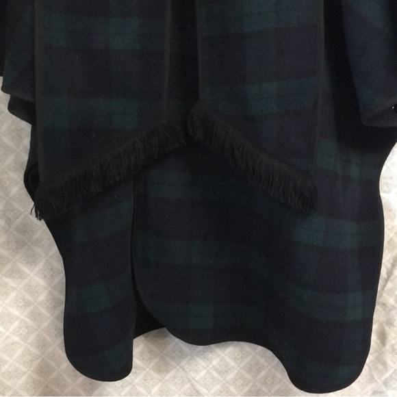 Pitlochry Wool Reversible Walking Poncho Made in Great Britain Navy Green Plaid - Picture 8 of 14